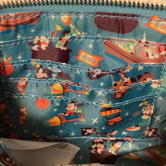 Disneys Play in the Park Light up Wristlet - Picture 5 of 13